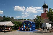 Hüpfburg, Kinderschminken bei Hoffest (Foto: MartiN Schmitz)